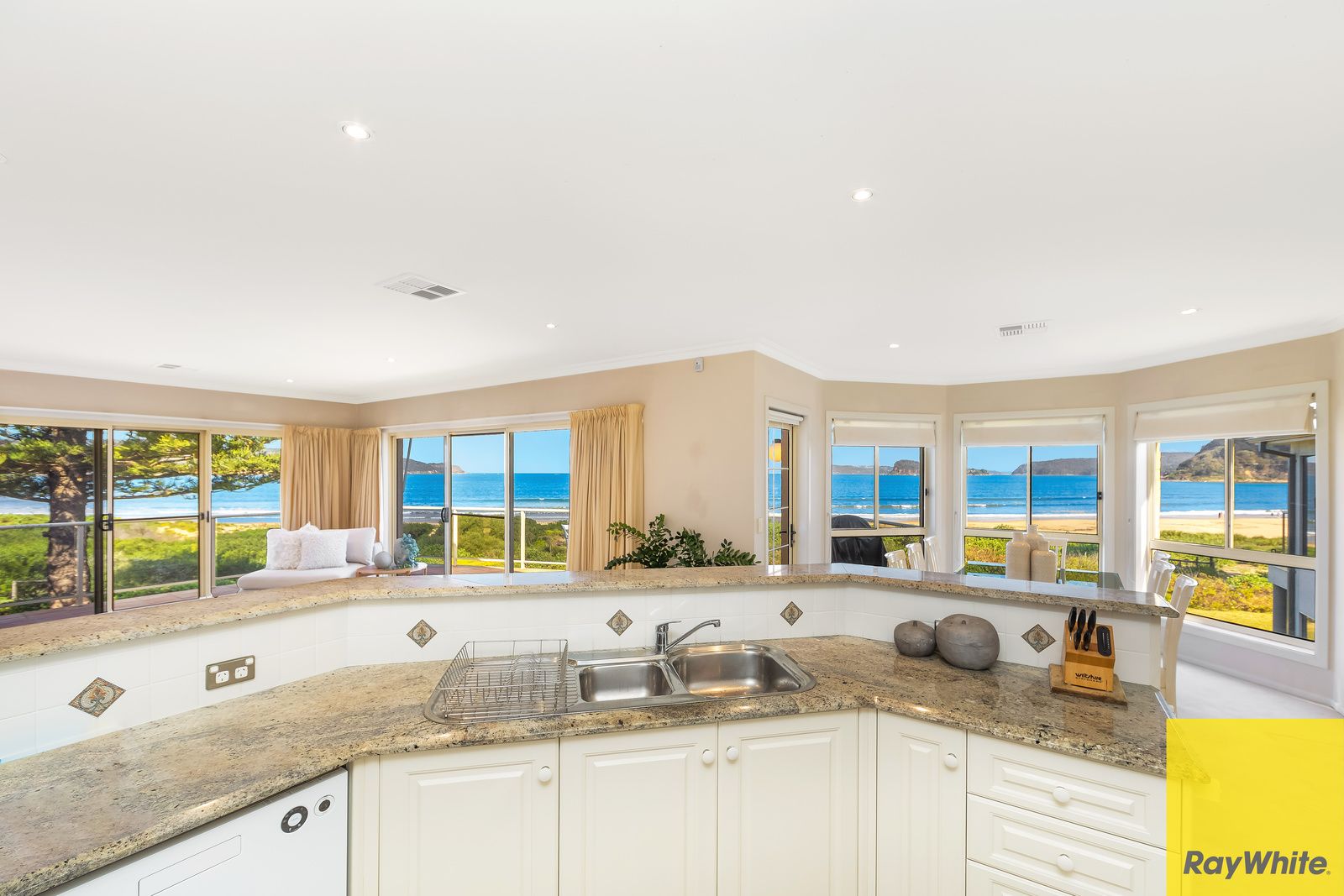 214 THE ESPLANADE, UMINA BEACH NSW 2257, 0 rūma, 0 rūma horoi, House