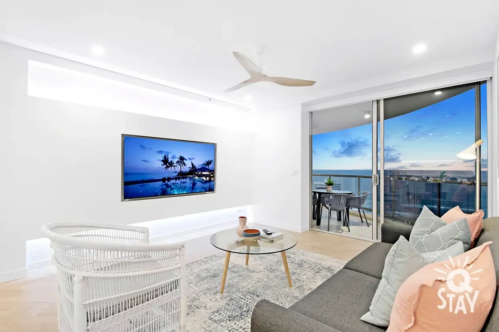 Surfers Paradise 3 Bedroom Beautifully Renovated & Stunning Location