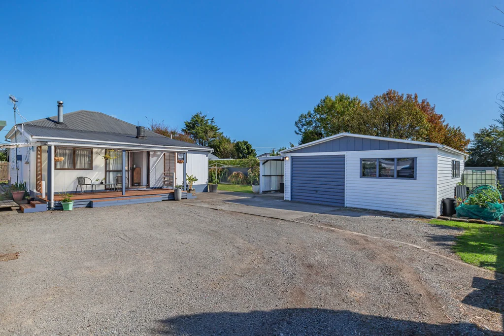 Levin 3房  Private Family Living on 931m2