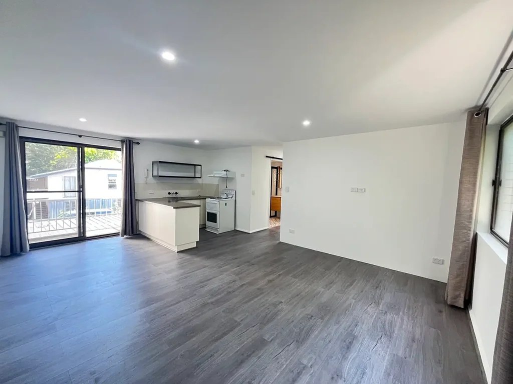 Convenient 2 Bedroom Unit in the Heart of Labrador