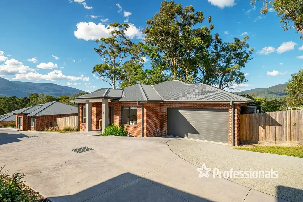 Yarra Junction 3 Bedroom NEAR NEW & LOW MAINTENANCE