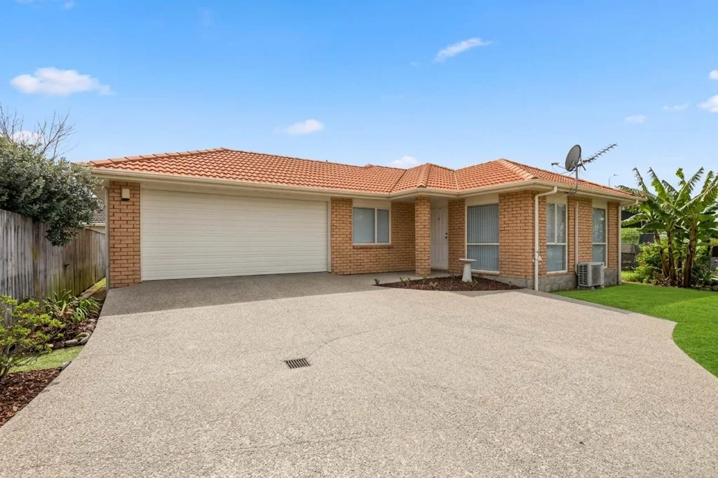 Manurewa 3Moenga Renovated Brick & Tile with Off-Street Parking!