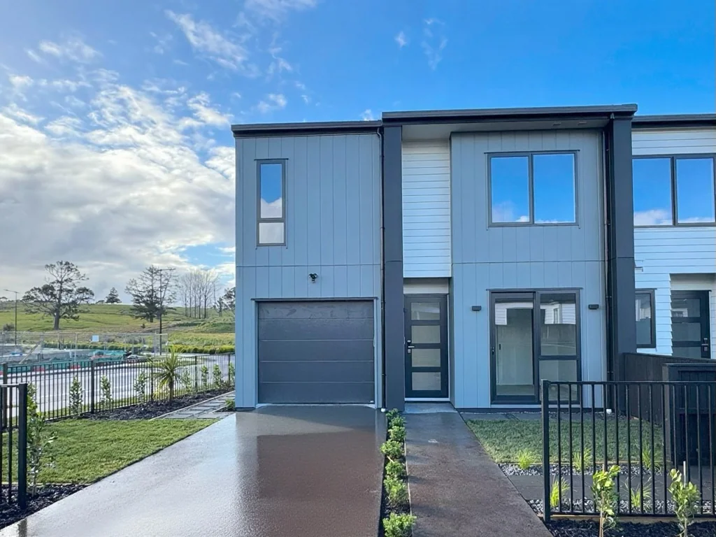 Milldale 4Moenga Light-Filled Corner Home with Reserve Views