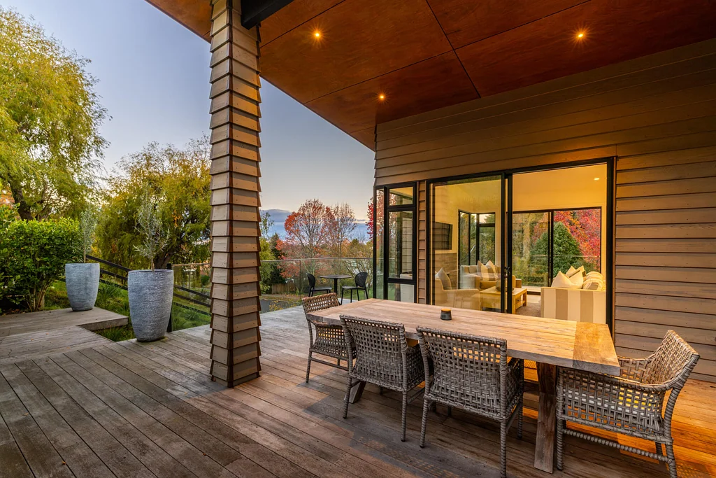 Taradale 3房  Complete Package: Prestige, Views & Income