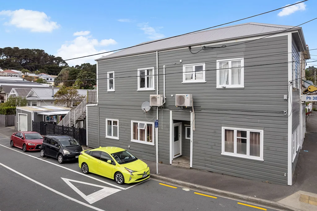 Berhampore 6 Bedroom Berhampore. Two Flats - Three Income Streams. Real Potential