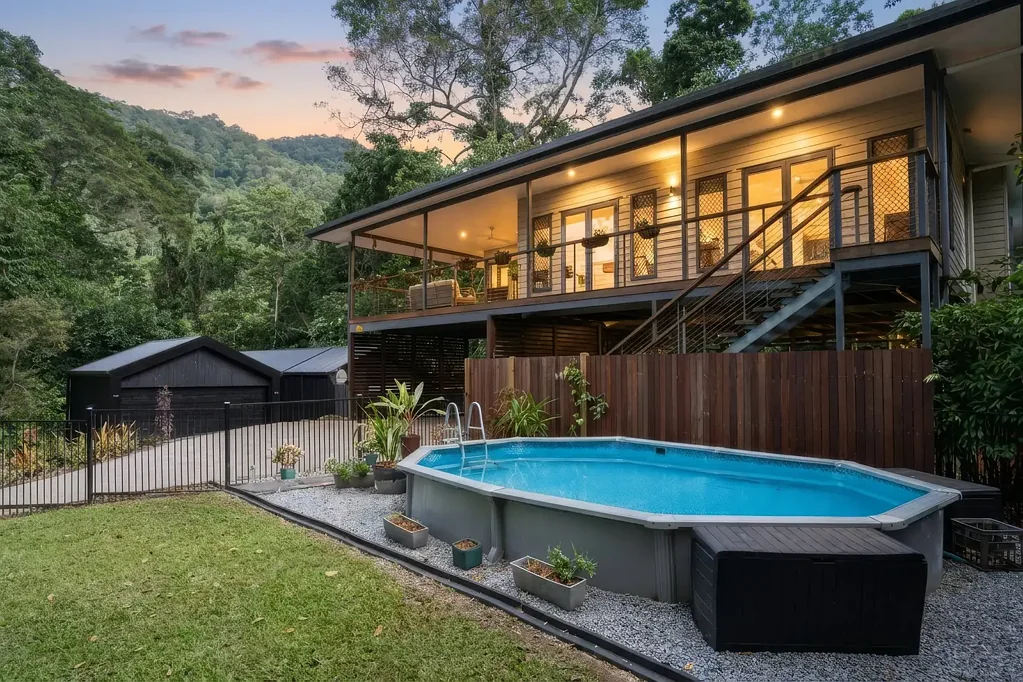 Kamerunga 4 Bedroom Elevated Luxury with Pool in a Peaceful Kamerunga Setting