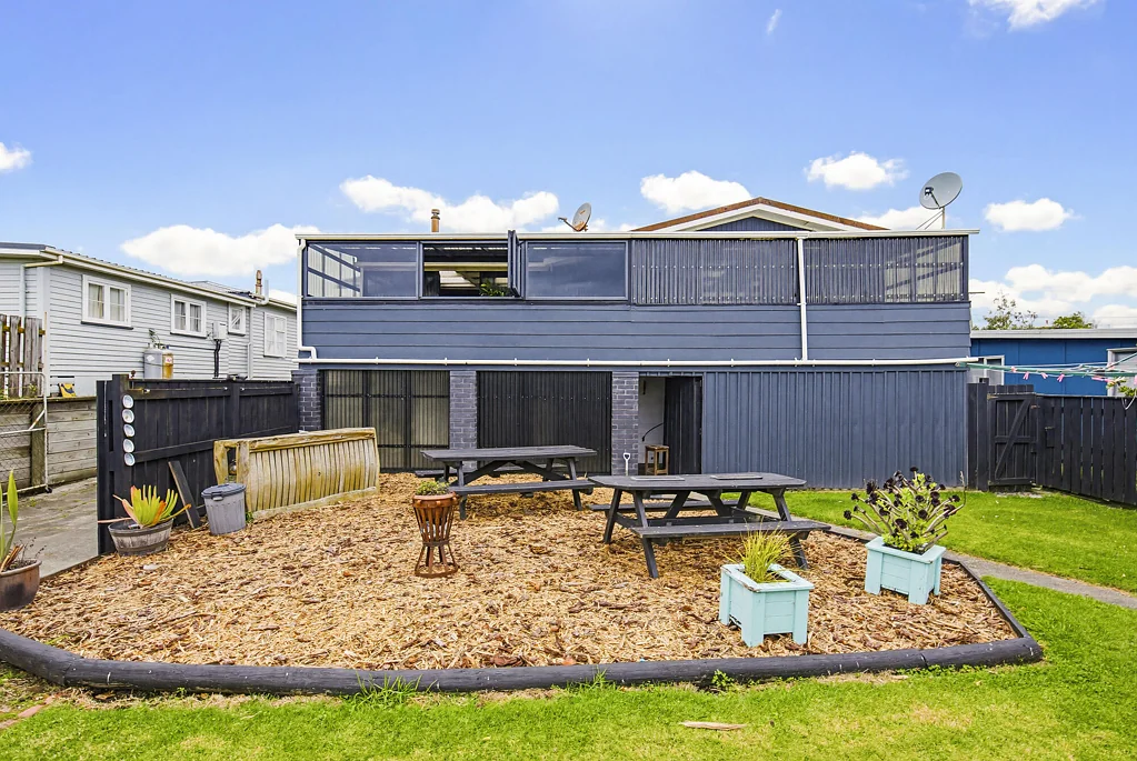 Waitarere Beach 3房  Elevated Coastal Living with Options