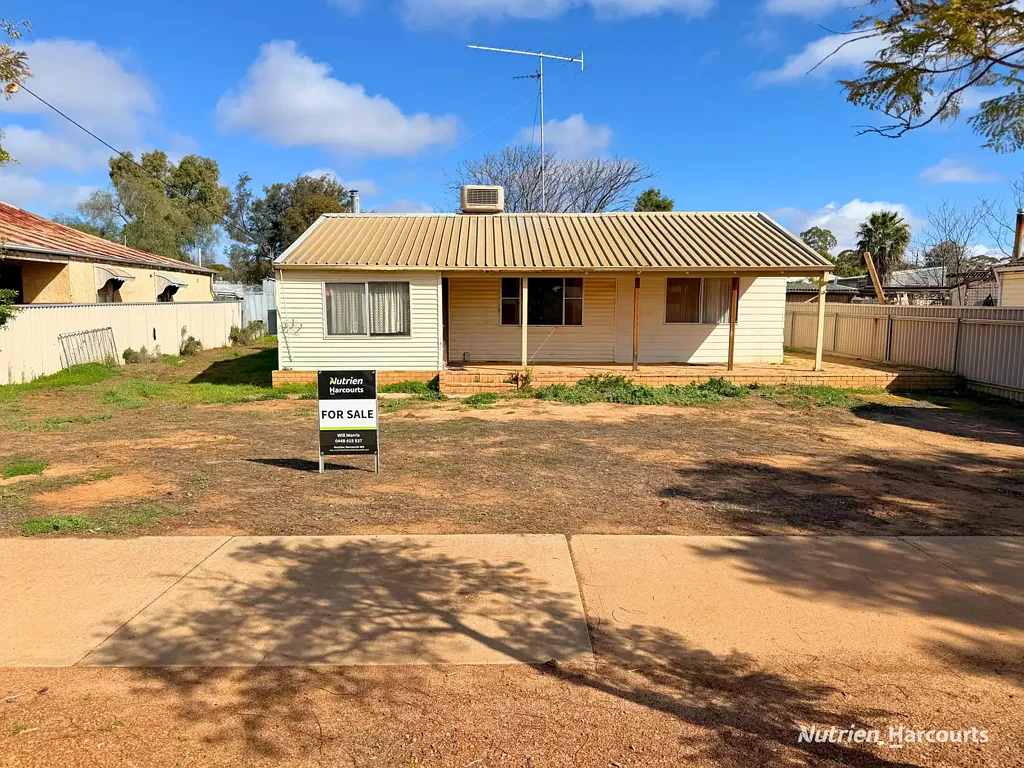 Southern Cross 4ਬੈੱਡਰੂਮ Renovation Rescue: Huge 4-Bedroom Family Home on 1,011 sqm Block!