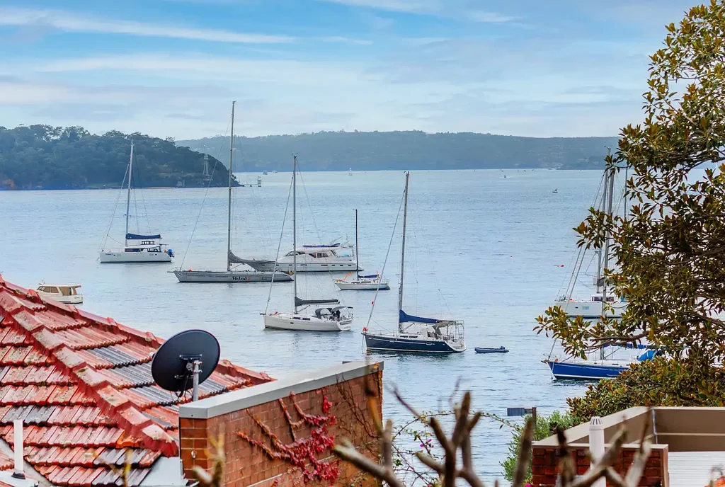 Elizabeth Bay 2 Bedroom Stylish Art Deco Apartment With Balcony & Beautiful Harbour Views