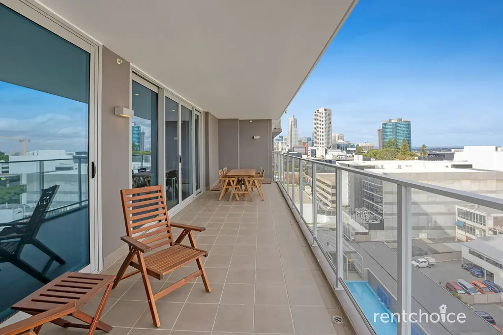 Stunning furnished apartment with endless amenities!