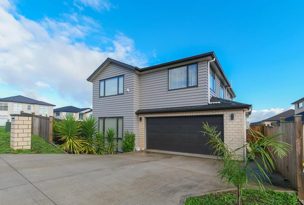 Six bedrooms, 5 bathrooms in Flat Bush