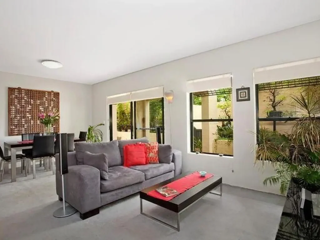 Sunlit Garden Apartment