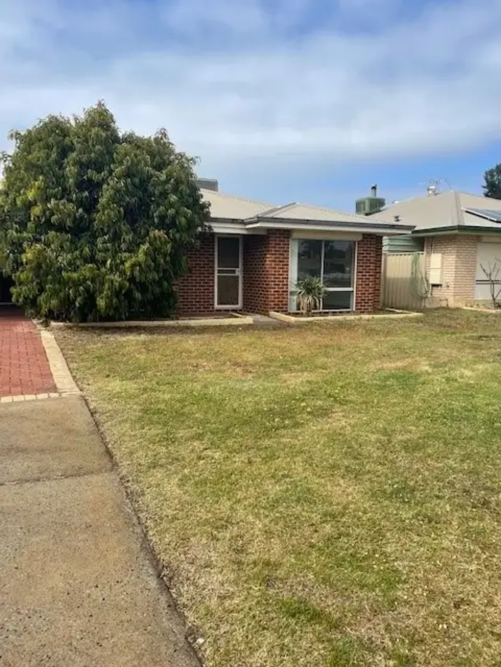 4 bedroom 2 bathroom home in handy location