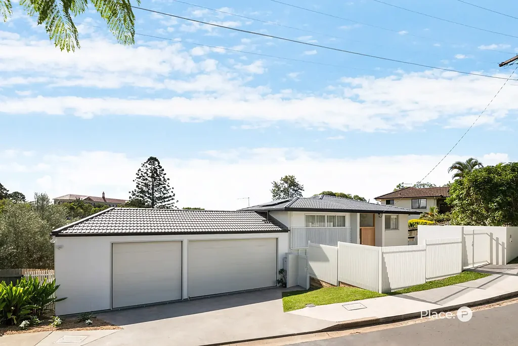 Balmoral 5ห้องนอน Exquisite Living on Balmoral Hill: A Renovated Retreat with Panoramic Views