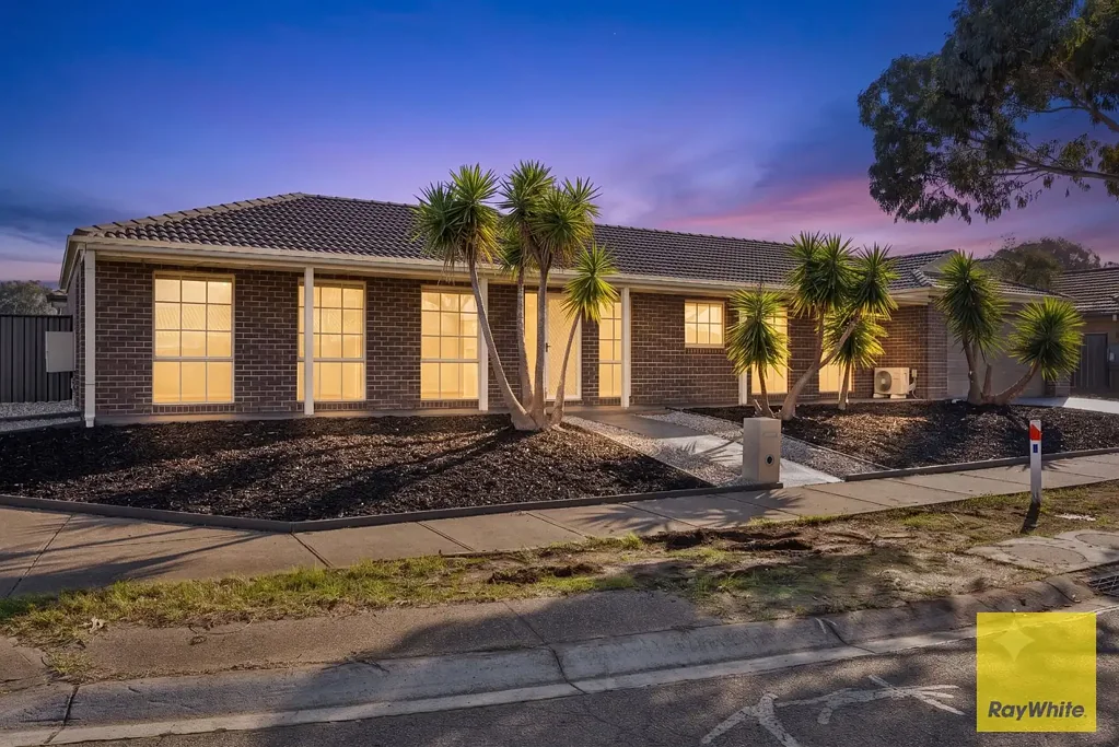 Tarneit 4Zimmer Fully Renovated Corner Residence - A Turnkey Family Masterpiece with Endless Future Potential