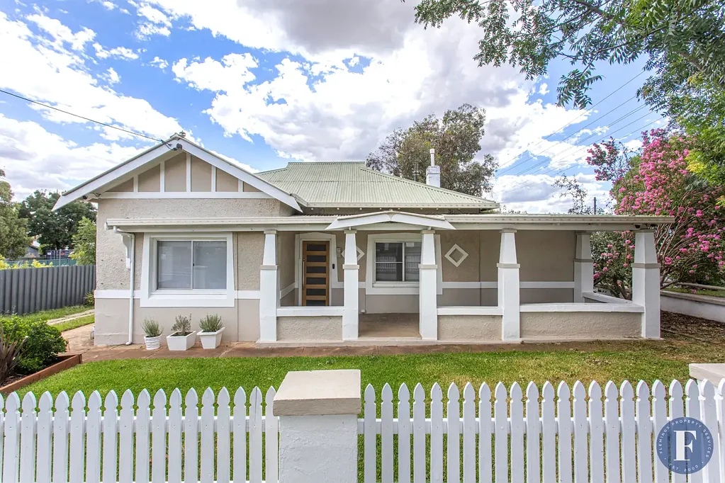 Cowra 3房  Stylish Renovated Home with Versatile Studio Space