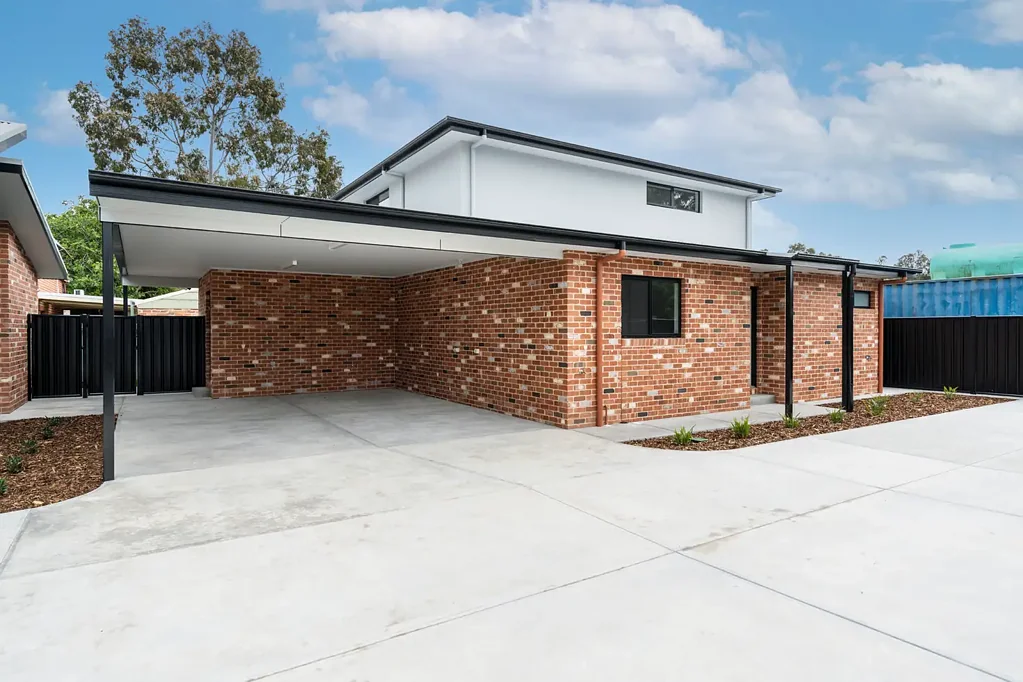 2 STOREY TOWNHOUSE CLOSE TO CBD