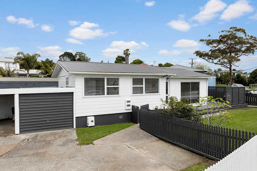 1/2 Barron Drive, Green Bay, Waitakere City, Auckland