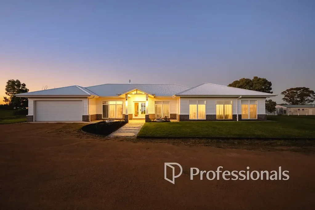 Mildura 4房  Luxury Lakeside Living at Its Finest - 3958m2