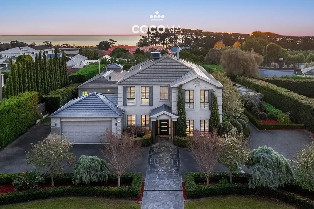 Mount Eliza 4 Bedroom Golden Mile glamour meets sumptuous family comfort
