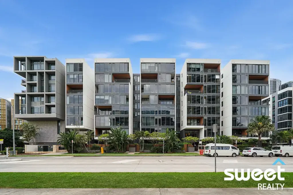 Contemporary One-Bedroom Apartment in the Heart of Wentworth Point