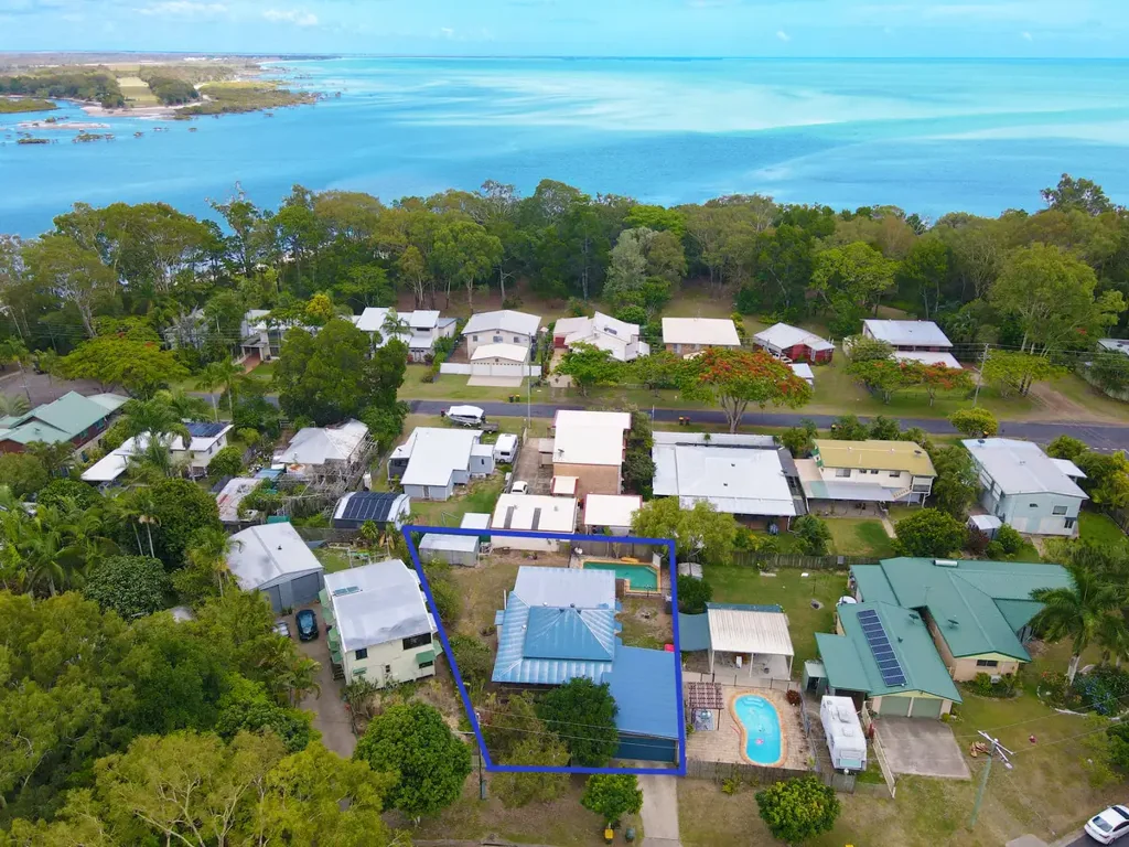 🌴 Charming Furnished Queenslander with Pool