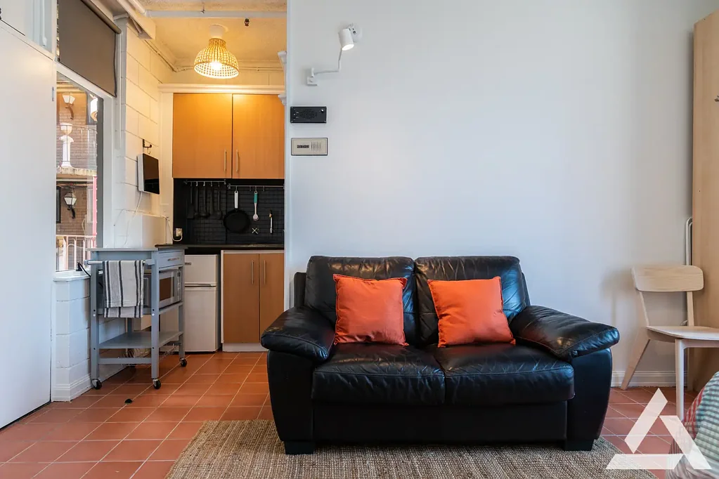 FULLY FURNISHED Studio Apartment!