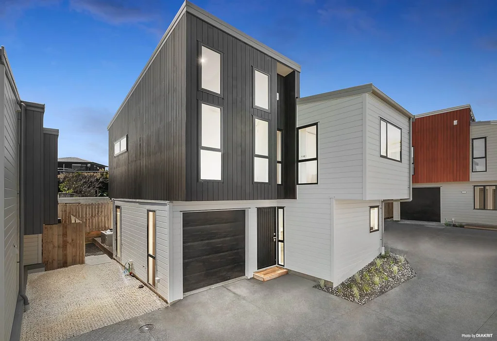 Modern Family Living in Westlake School Zones