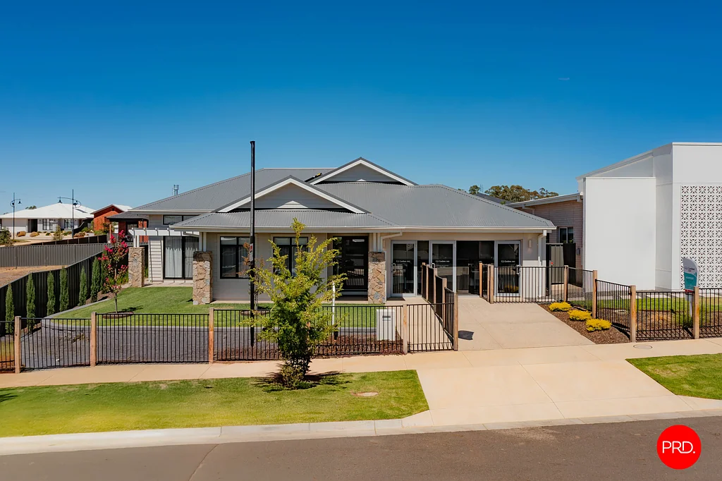 Strathfieldsaye 4ห้องนอน Hamptons Display|Luxe Living