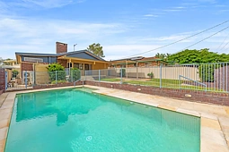 12 Larwon Terrace, Southport