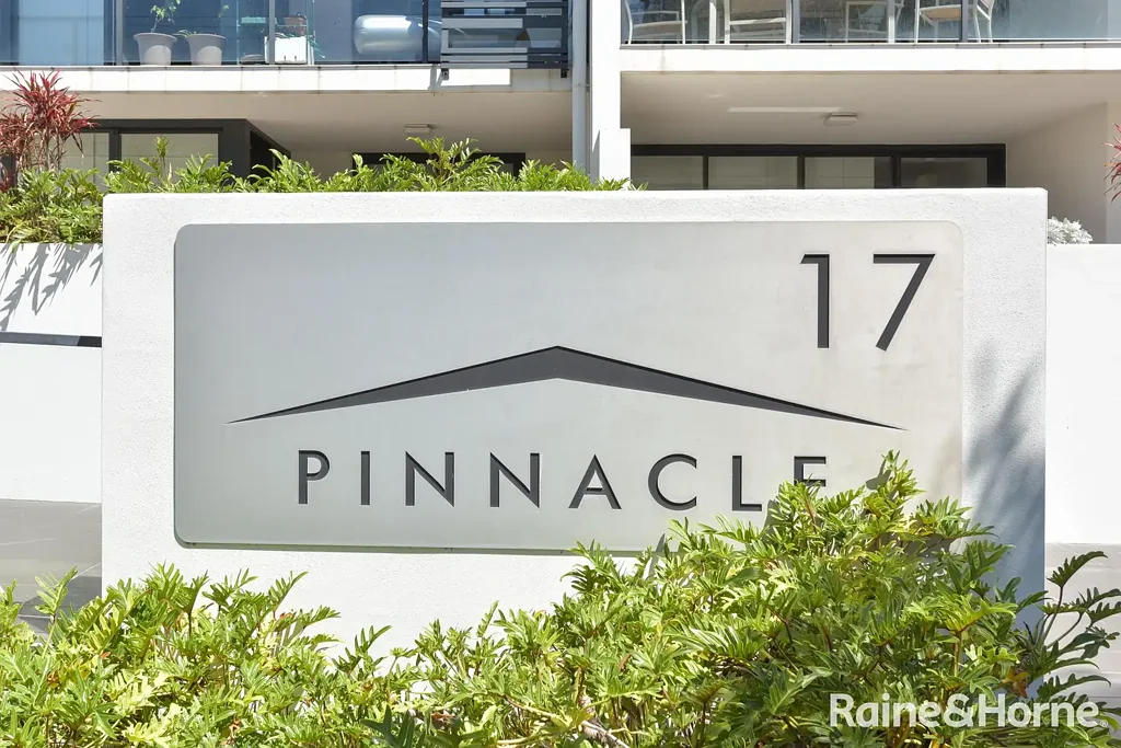 Gladstone Central 2 Bedroom STYLISH, INNER CITY LIVING - GET HERE FAST.. !