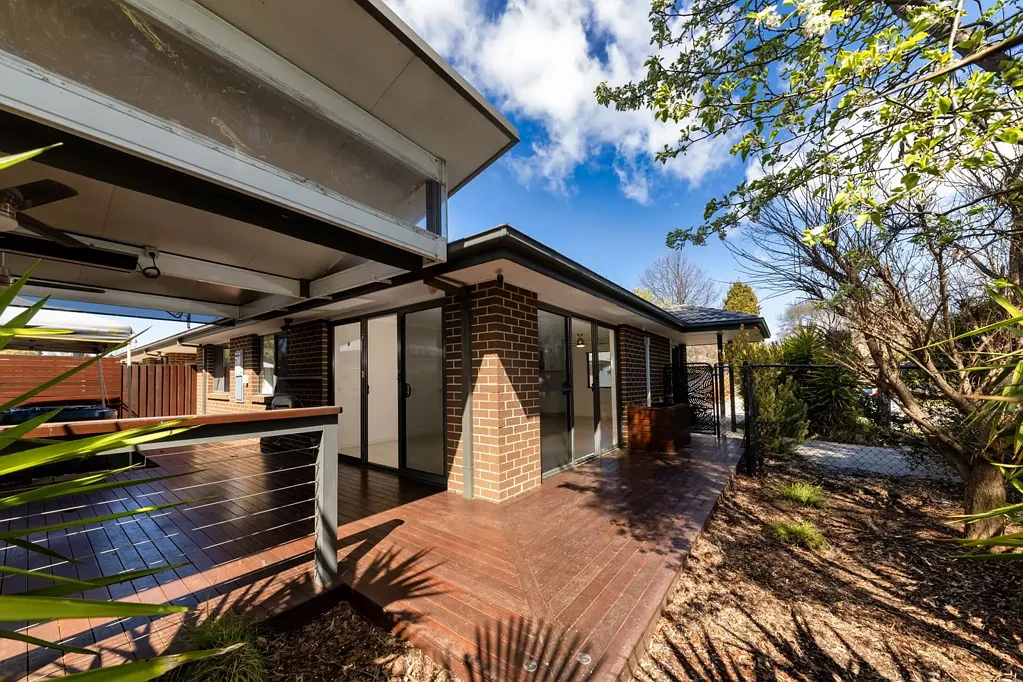 Macgregor 2 Bedroom Modern Single-Level Townhouse with Exceptional Entertaining and Lifestyle Appeal