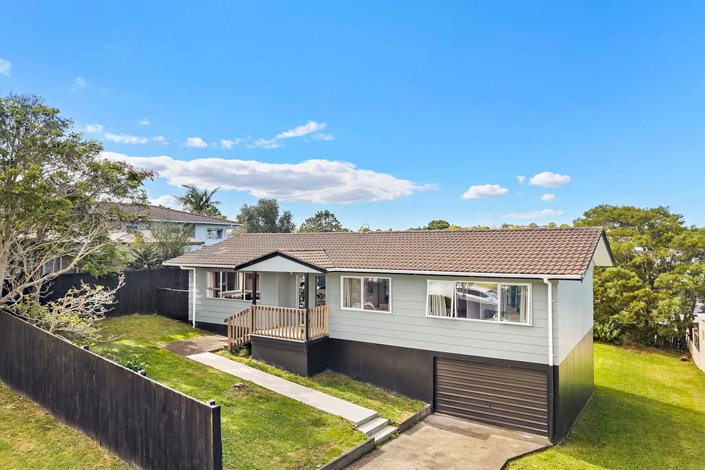 7 Sumich Place, West Harbour, Waitakere City, Auckland