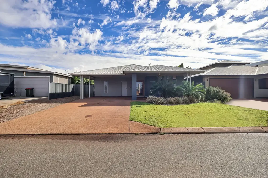 Baynton 5部屋 Display home with a separate 1 bedroom unit