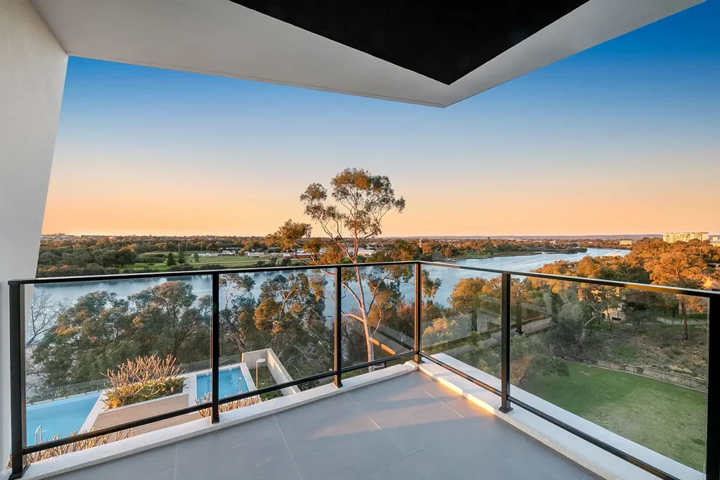 Rivervale 3 Bedroom TOP OF THE WORLD...