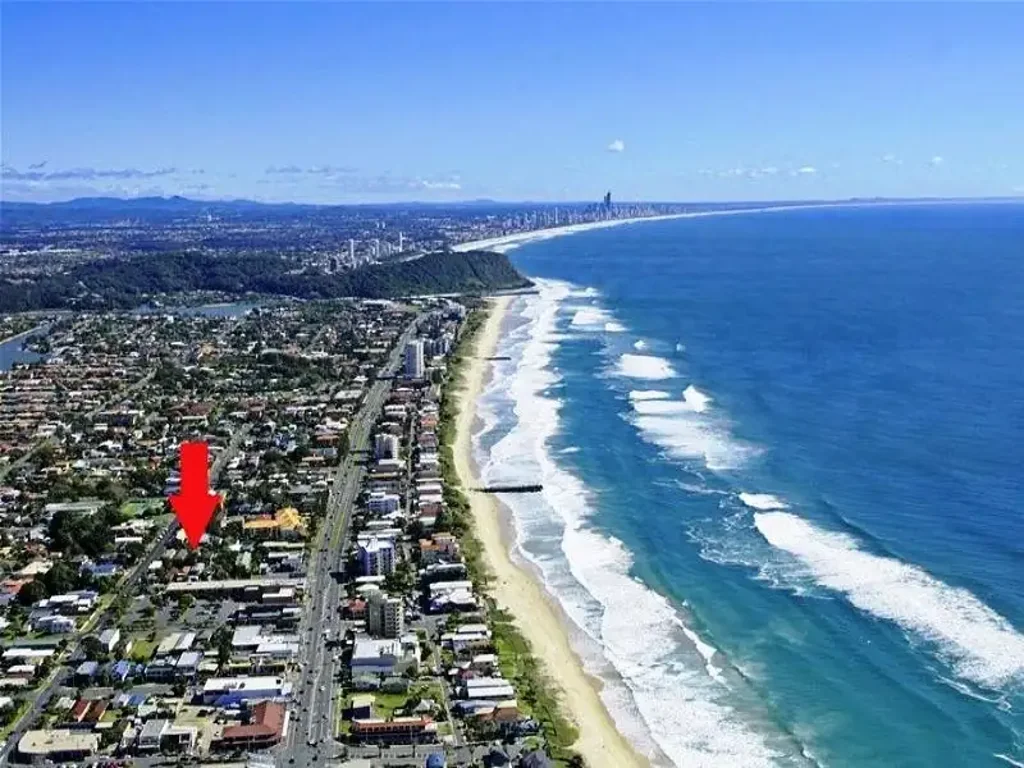 Central - Metres walk to Beach and Shops