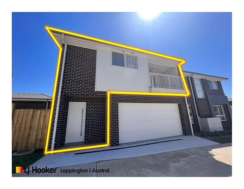 FONZI FLAT WITH SINGLE GARAGE | MOVE RIGHT IN