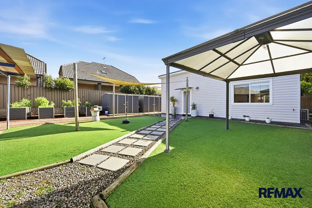 Oxley Park 5 Bedroom Premium 1,069sqm R3 Zoned Site with House & Granny Flat!!