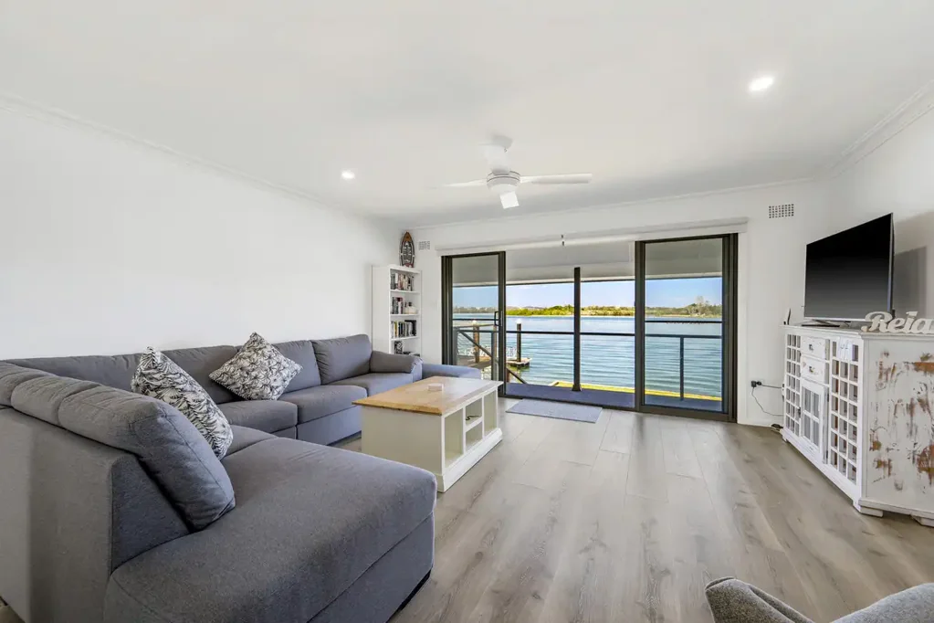 Fully Furnished River Frontage Home!