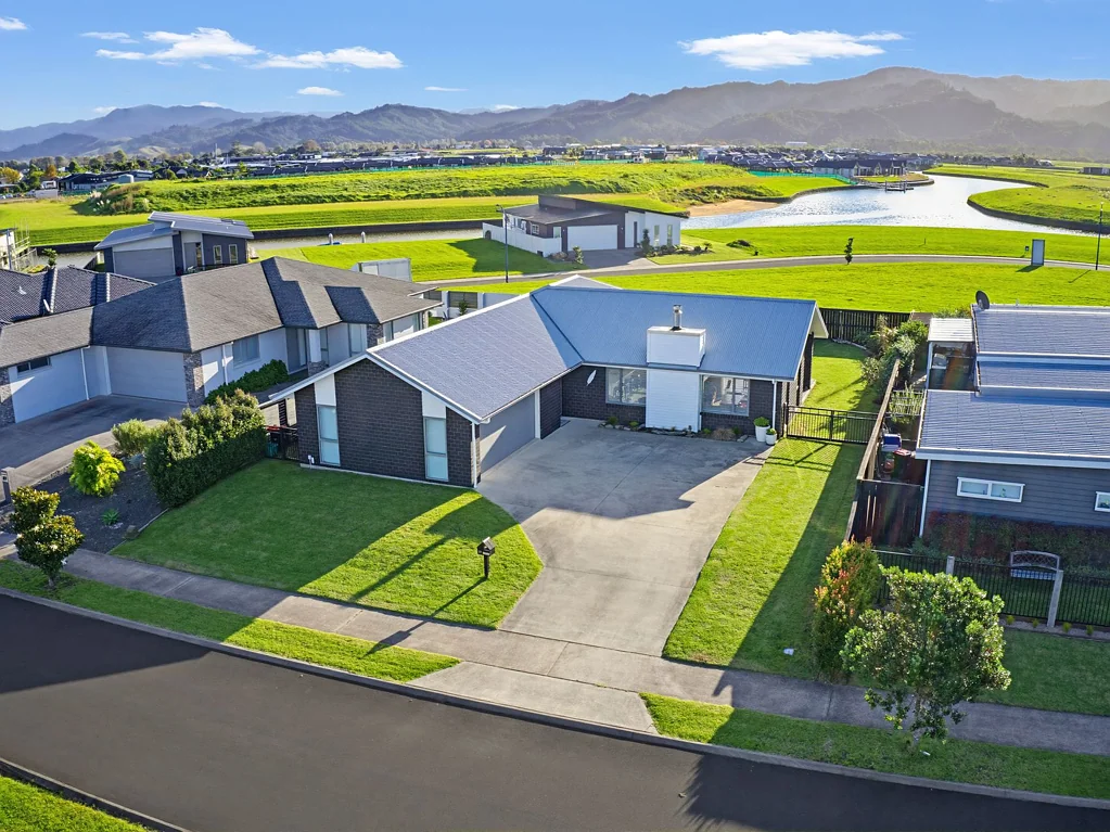 Whitianga 3Kwarto MODERN FAMILY HOME. WOOD FIRE. TOP STREET.