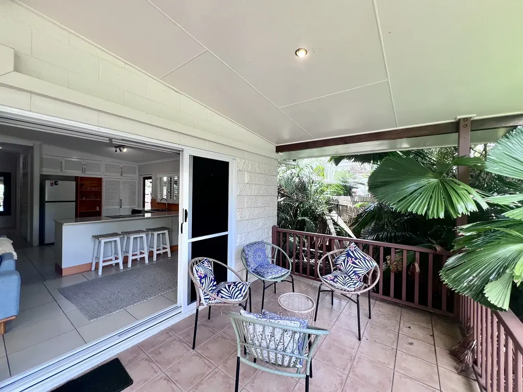 Wongaling Beach 3 Bedroom Popular Beachfront Holiday Home !