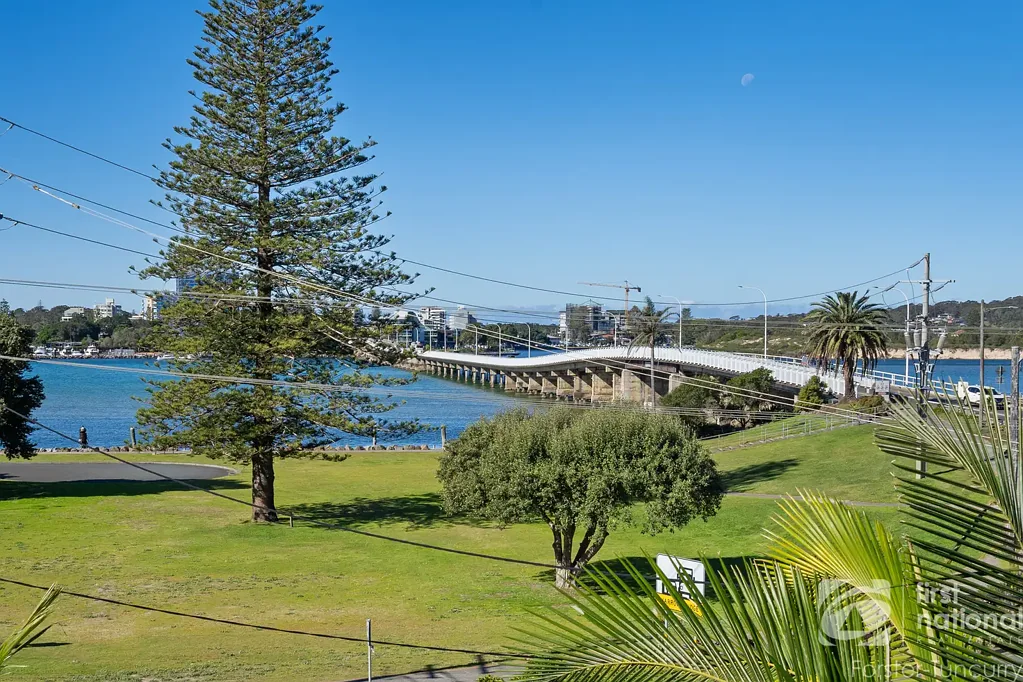 Tuncurry 3房  Elevated Luxury with Sweeping Lake, Bridge & Ocean Views