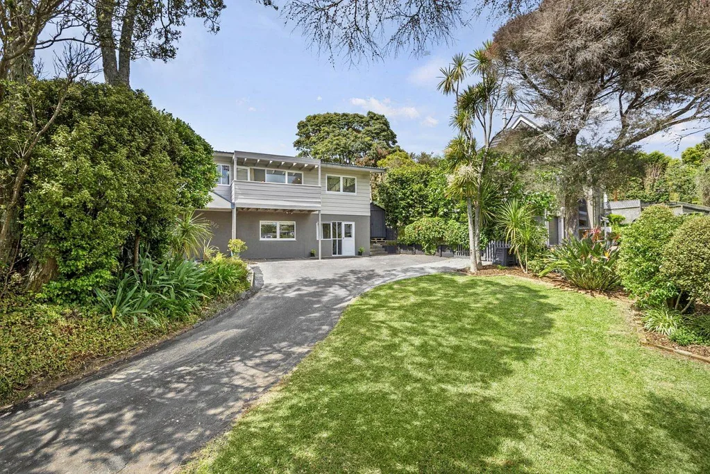 Spacious Family Home By The Beach!