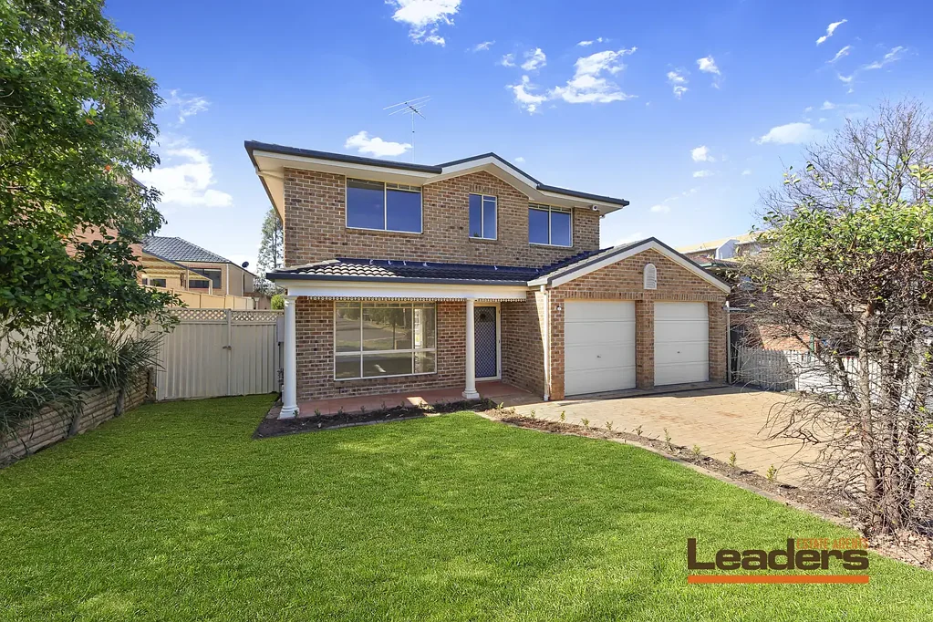 Kellyville Ridge 4chambre Spacious Family Home with Future Potential on Prime R4-Zoned Block