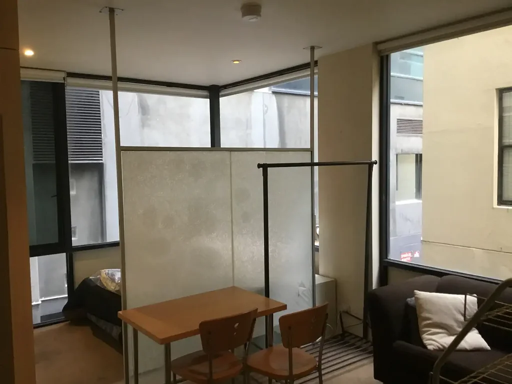 MELBOURNE CBD FULLY FURNISHED STUDIO