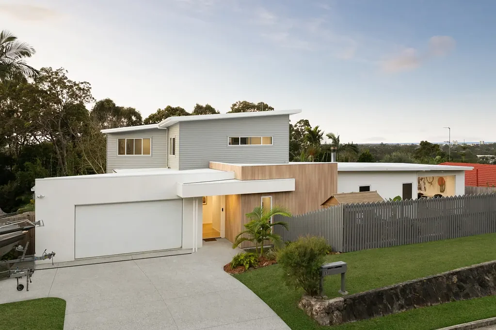 Buderim 4ਬੈੱਡਰੂਮ Modern Coastal Elegance: Height, Light & Ocean Views