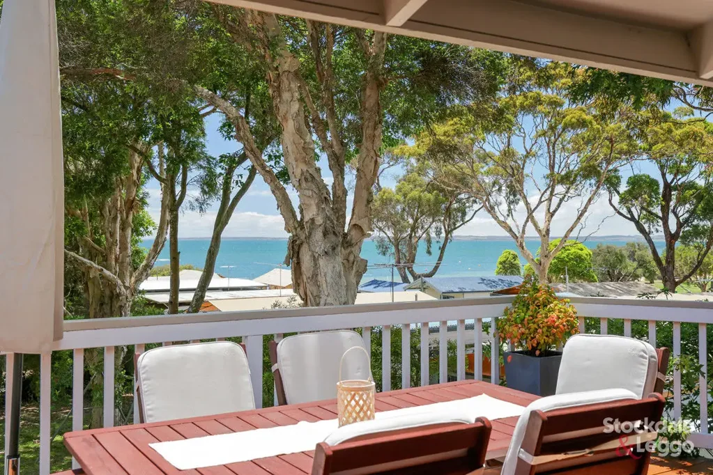 Cowes 3 Bedroom Perfect Island Getaway with Sensational Bay Views
