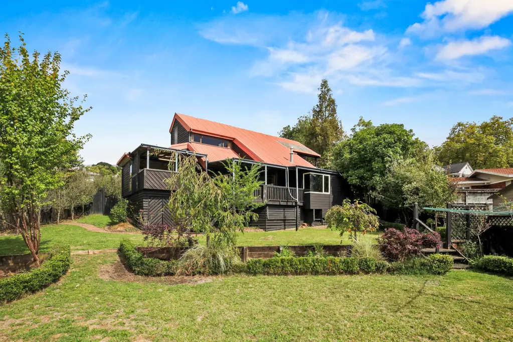Te Kuiti 3房  Mint location, unique design - major reduction
