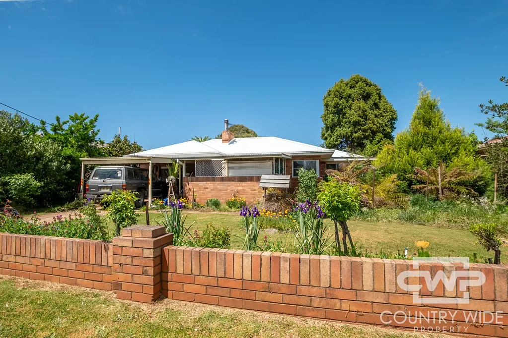 Guyra 3 Bedroom Spacious Family Home – Perfect Location!