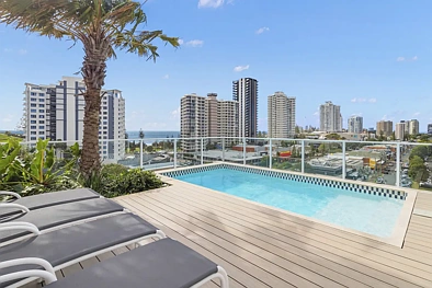 Coolangatta 2 Bedroom Near new, top-floor apartment with ocean views